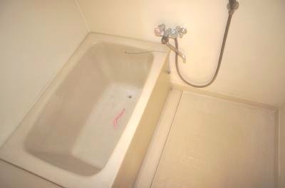 Bath. Bathroom is also a feeling of cleanliness is plenty!