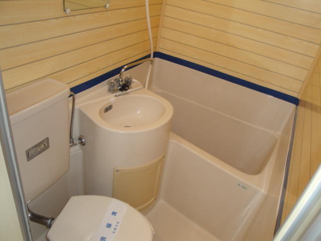 Bath. Unit is a bus with cleanliness ~