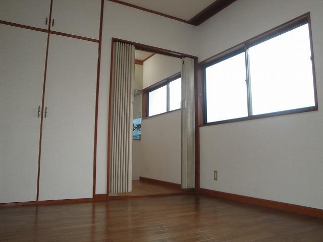 Living and room. I window may be there when the ventilation resistance in addition to a balcony