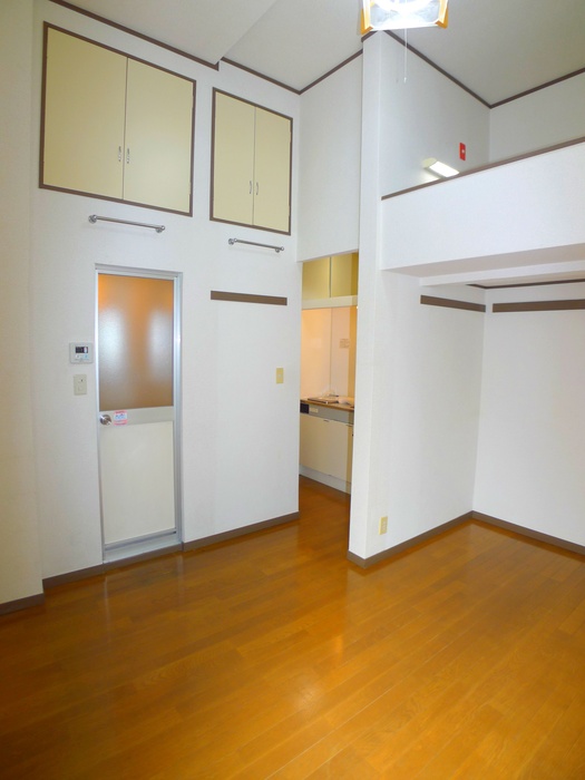 Living and room. Looking for room to Able Shimousa Zhongshan shop ☆