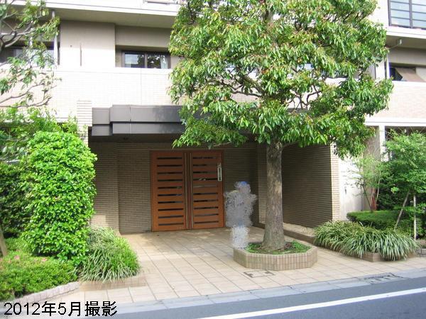 Entrance. Common areas