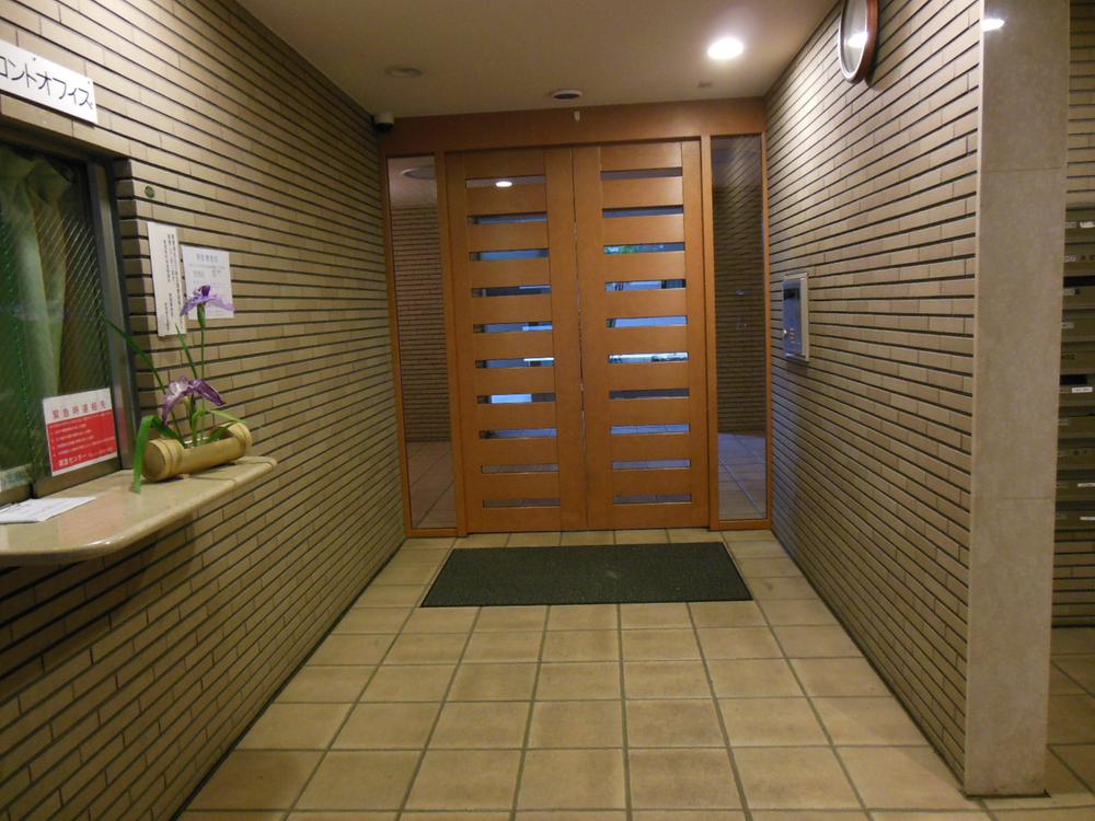 Entrance. Common areas
