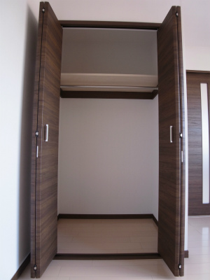 Receipt. Large closet