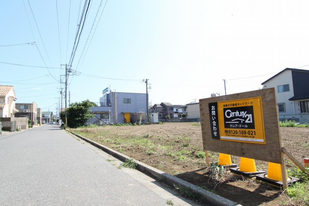 Local photos, including front road. Local (10 May 2013) Shooting