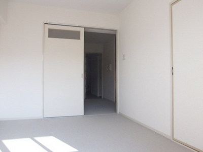 Living and room. Carpeted of Western-style