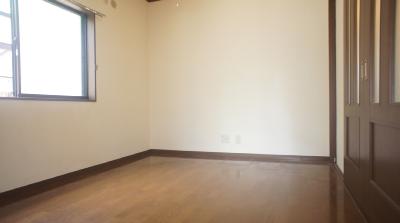 Other room space. Wide it is living.