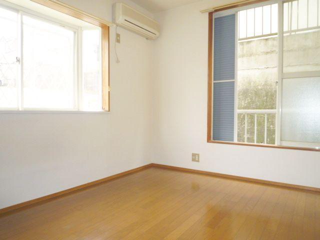 Other room space. Air conditioning also comes with 1 groups.