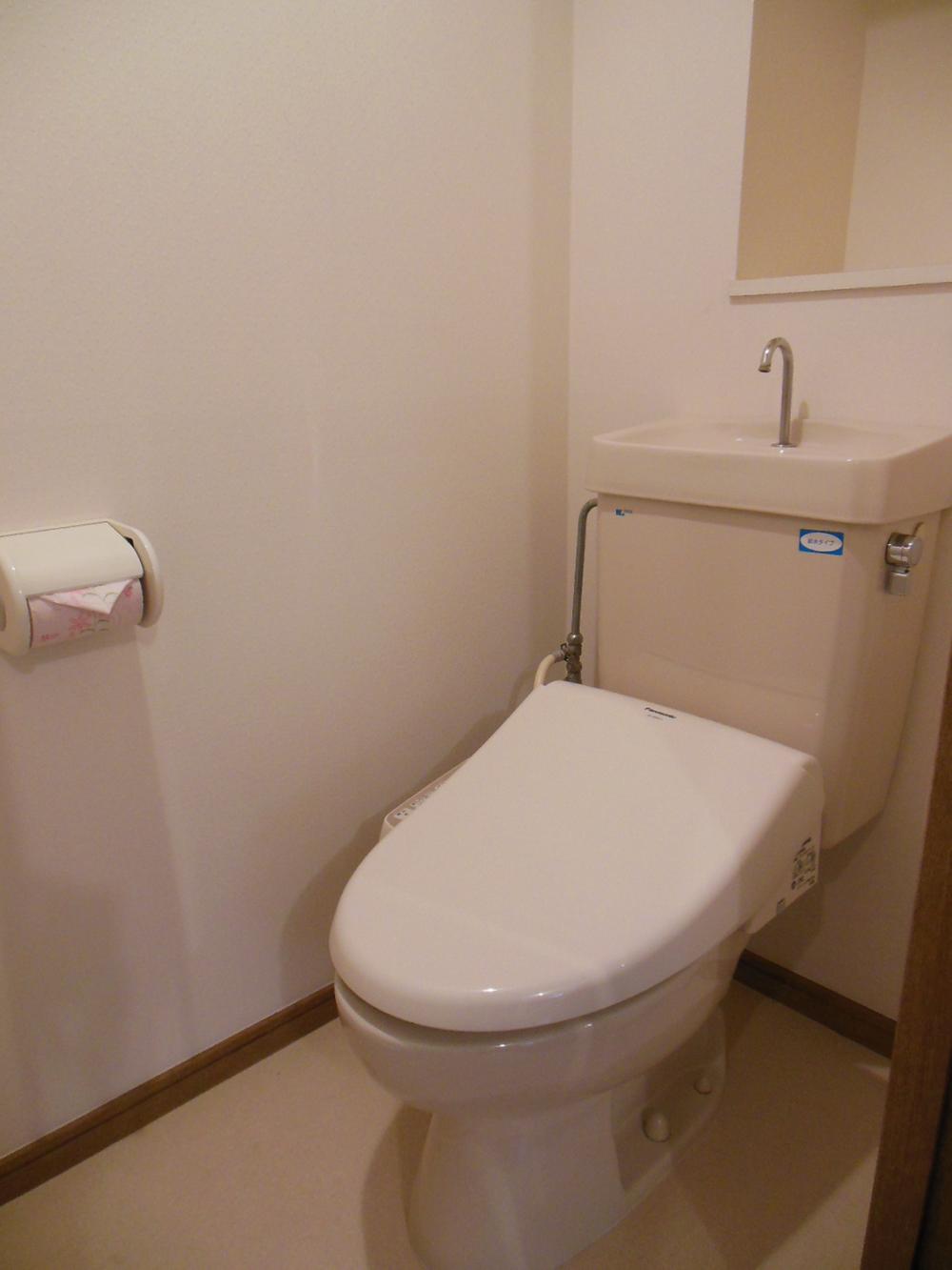 Toilet. Indoor (12 May 2013) Shooting