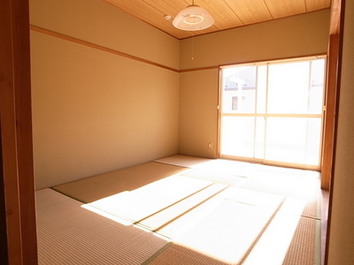 Living and room. I want to wake up in the light of this day ☆