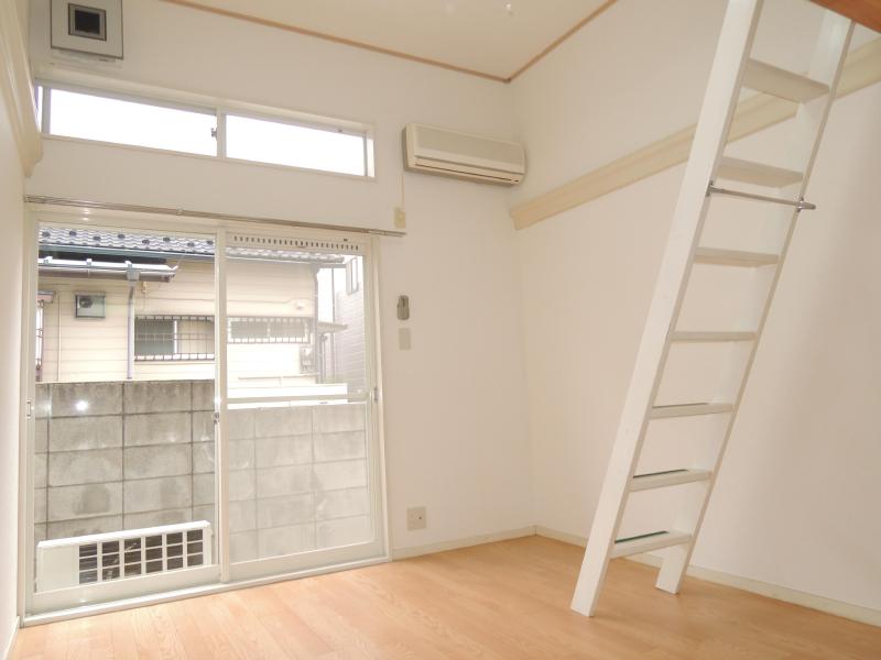 Living and room. Motoron air-conditioned rooms