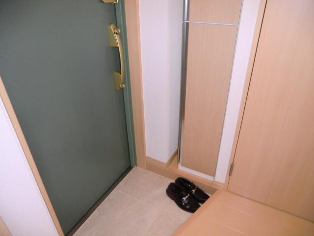 Entrance. Beautiful front door greets customers