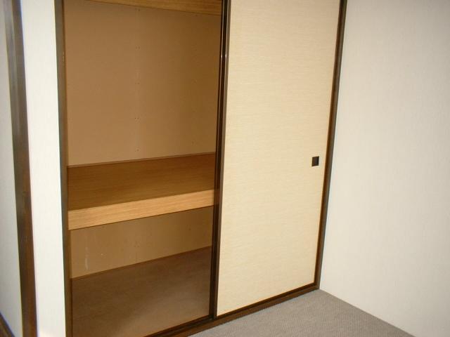 Receipt. Also contains a lot of luggage in the large storage.