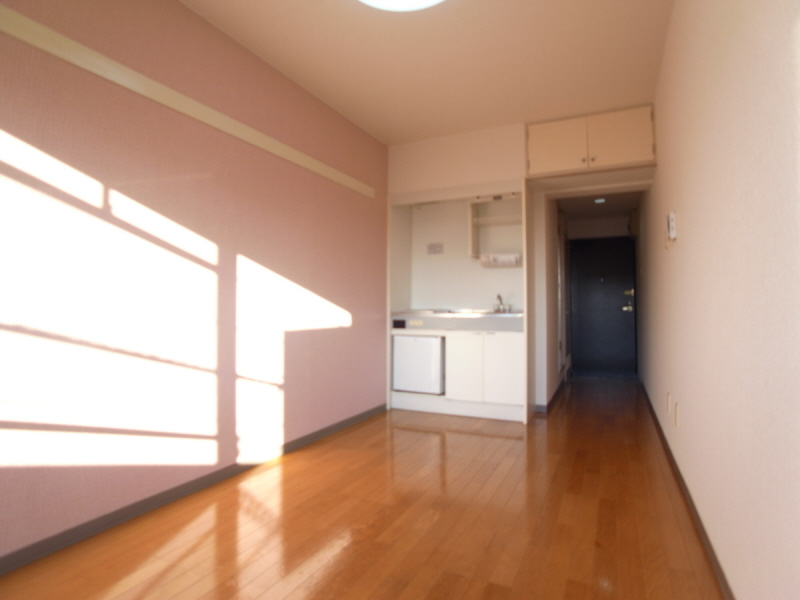 Living and room. Afternoon sun is is good per yang!