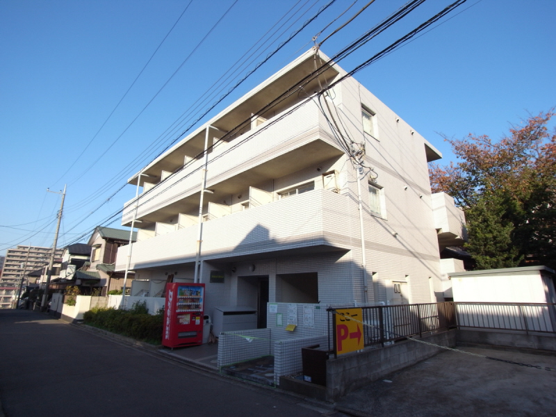 Building appearance. JR Tsudanuma Station 10-minute walk is the charm!