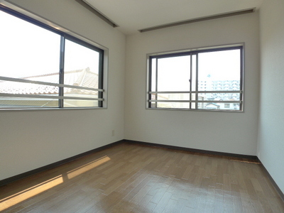 Living and room. Room 1