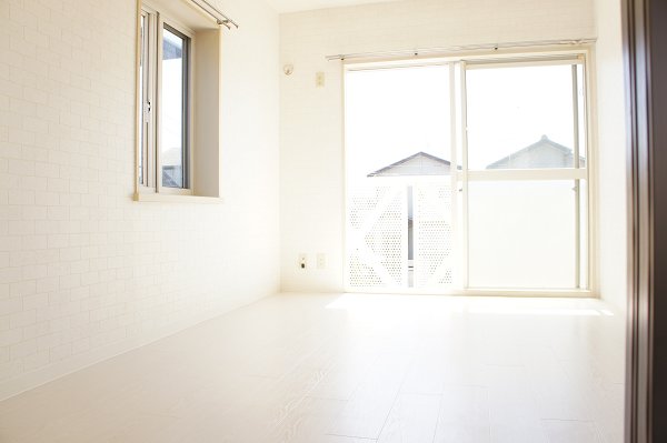 Other room space. Since it is the middle room there is no side windows ・ ・ ・