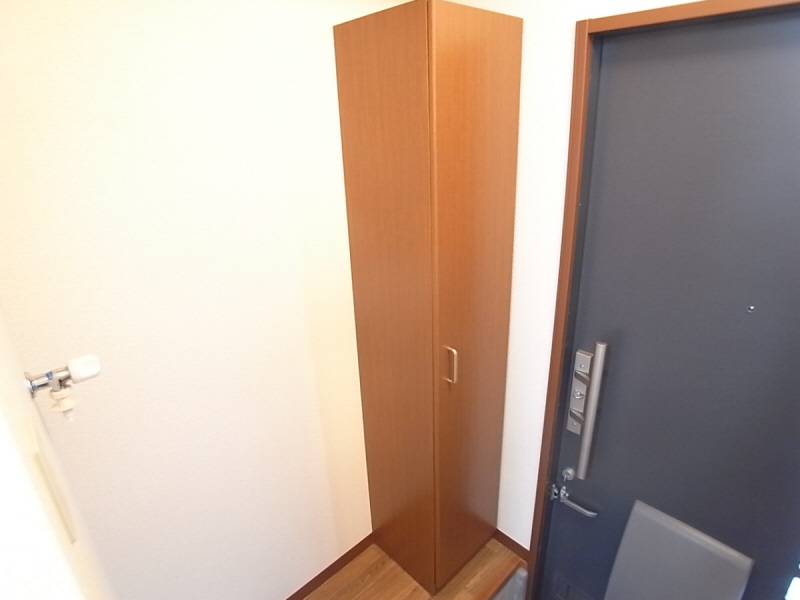 Entrance. Pat shoe box