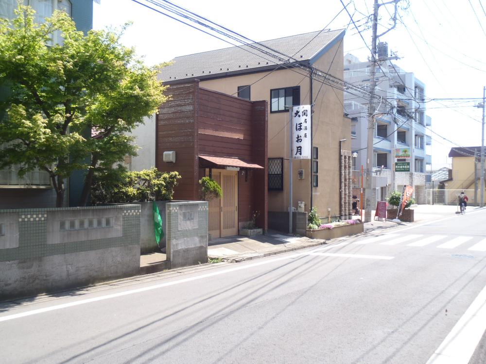 Local photos, including front road. Local (April 2013) Shooting