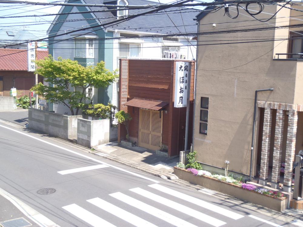 Local photos, including front road. Local (April 2013) Shooting