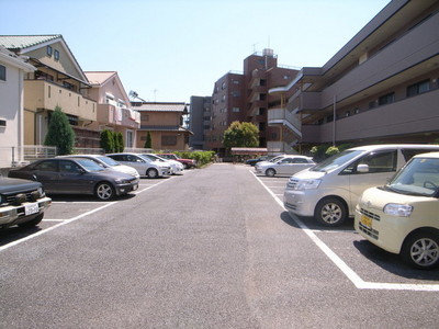 Parking lot. ☆ Parking Lot ☆ Free is to be checked.