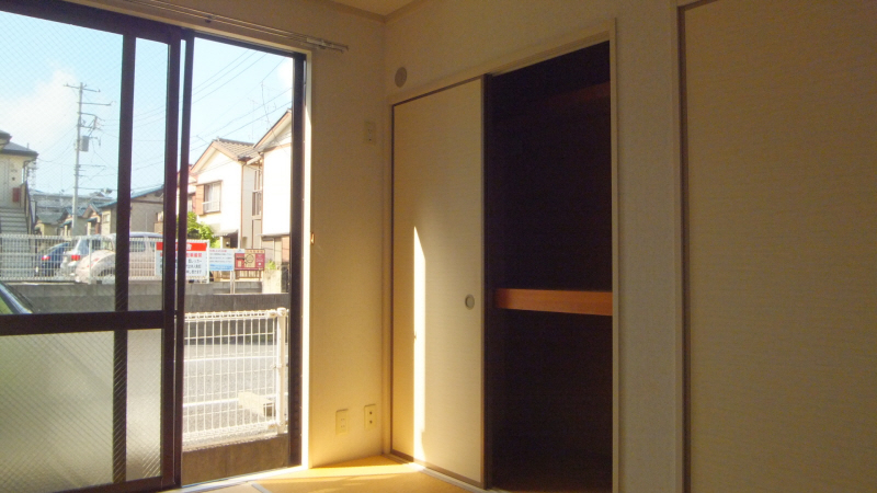 Other room space. 2-stage is housed