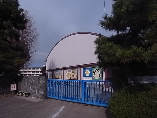 Primary school. Nakanogi up to elementary school (elementary school) 899m
