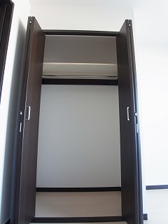 Receipt. Large closet