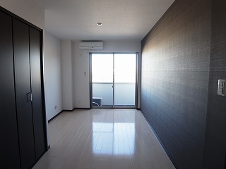 Living and room. Spacious Western-style