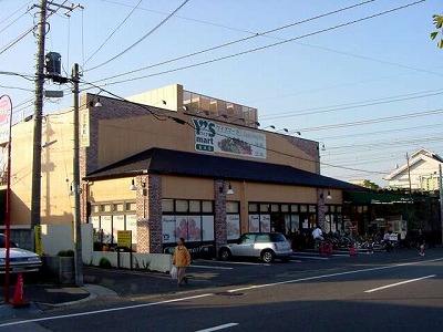 Supermarket. Waizumato Miyamoto shop (super) up to 400m