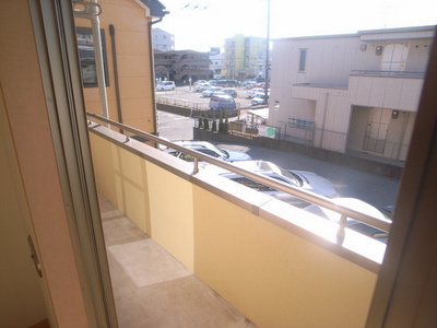 Balcony. Balcony side day in the parking lot is also good