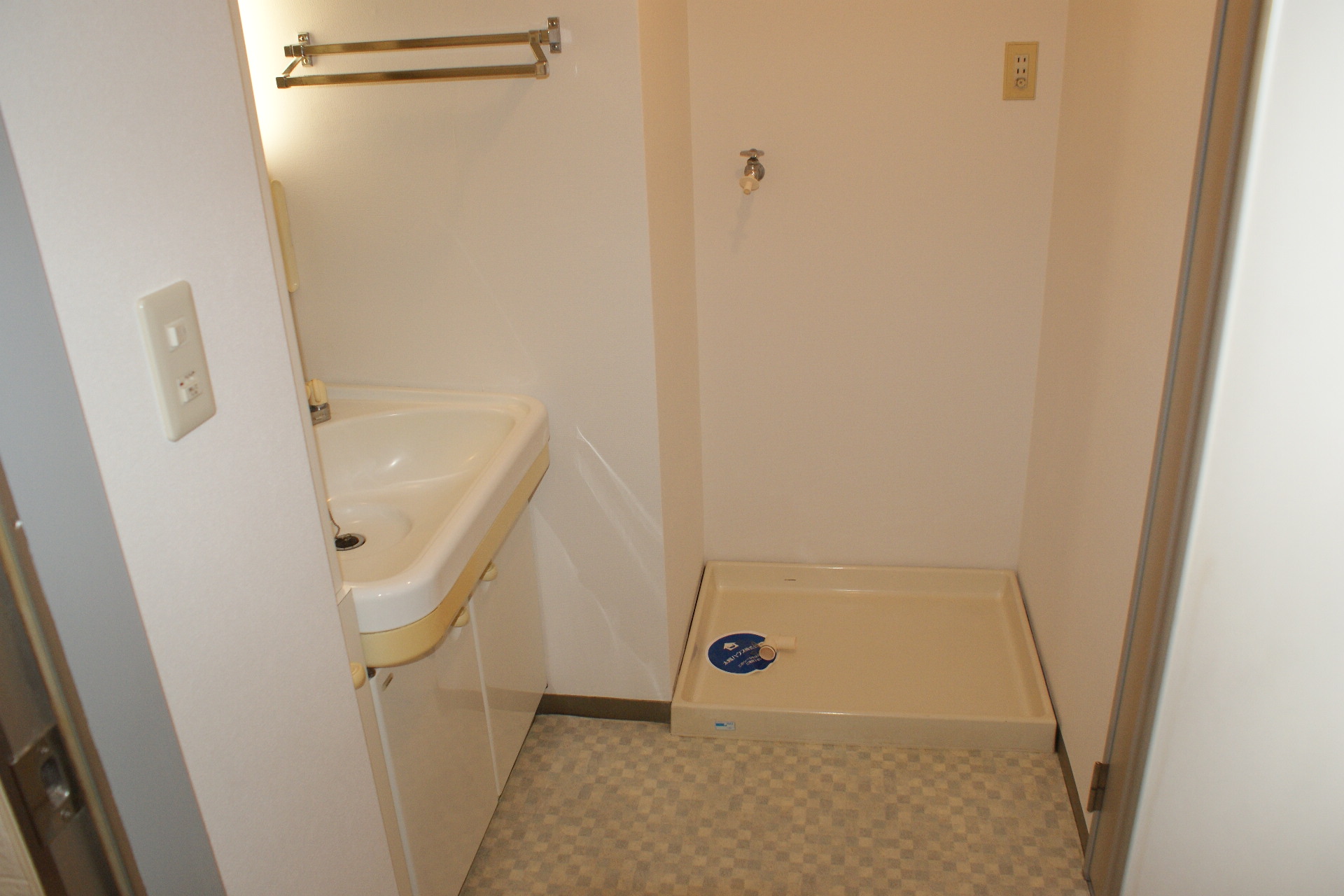 Other Equipment. Dressing room & washing machine Storage