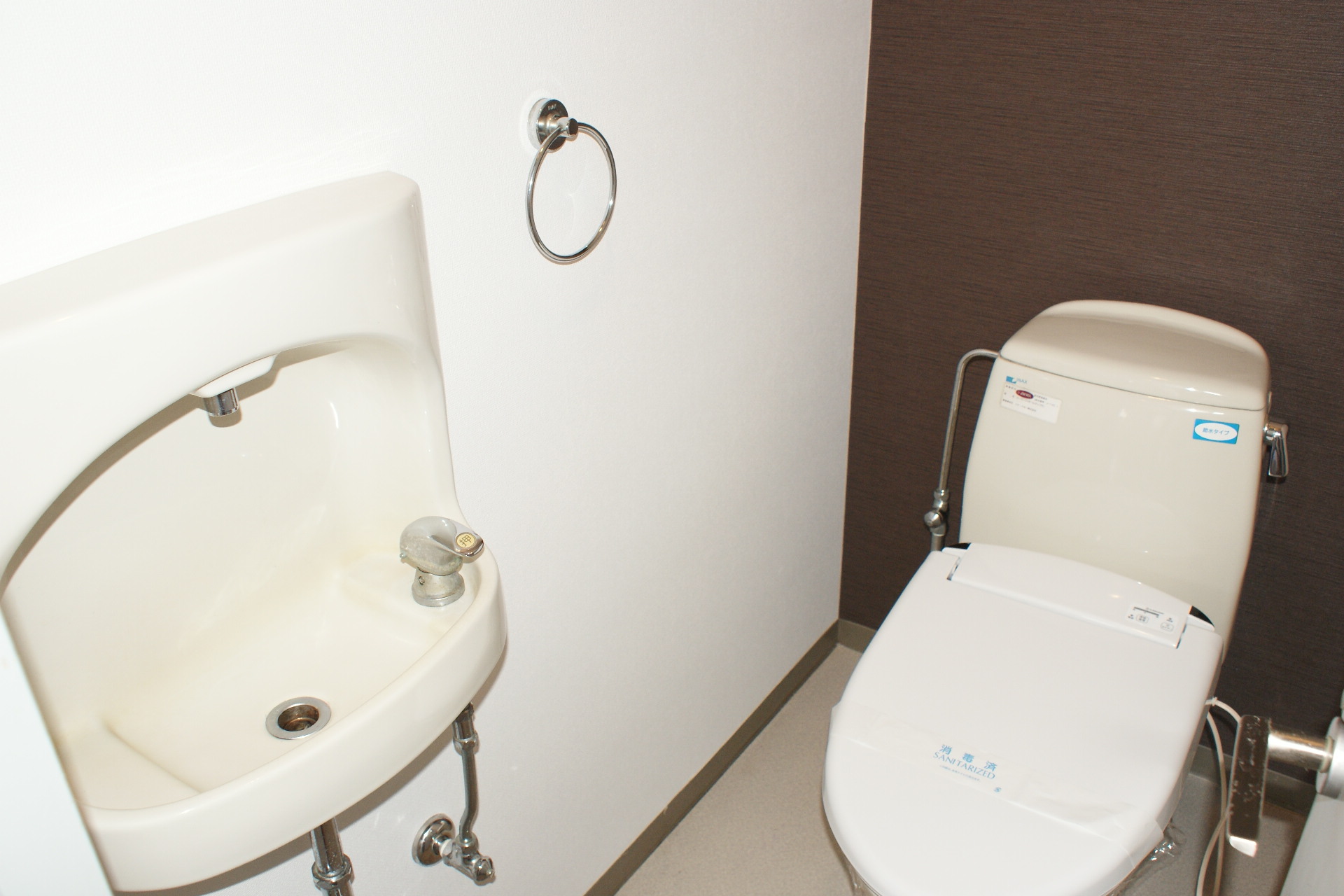 Toilet. Hotel-ish? Toilet