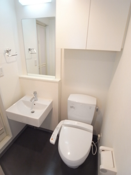 Washroom. Spacious comfortable even dressing room! !