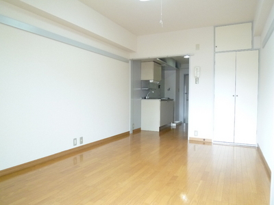 Living and room. ※ Current Status confirmation necessity attached to the inverting