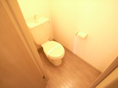Toilet. It settles down space ☆