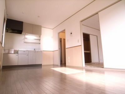 Living and room. Beautiful flooring ☆