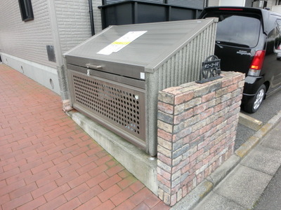 Security. Garbage station on site