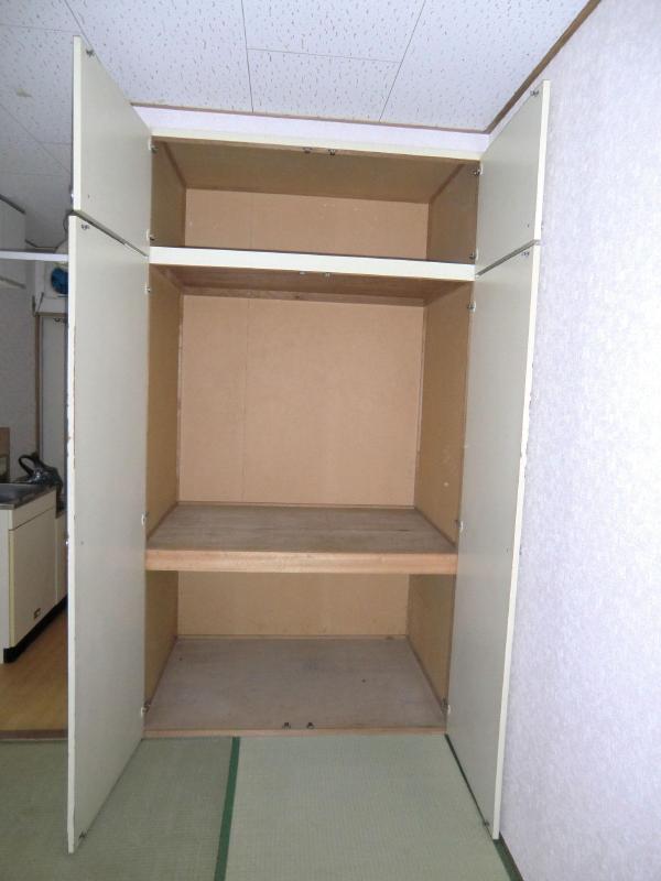 Receipt. Storage also offers-to-ceiling