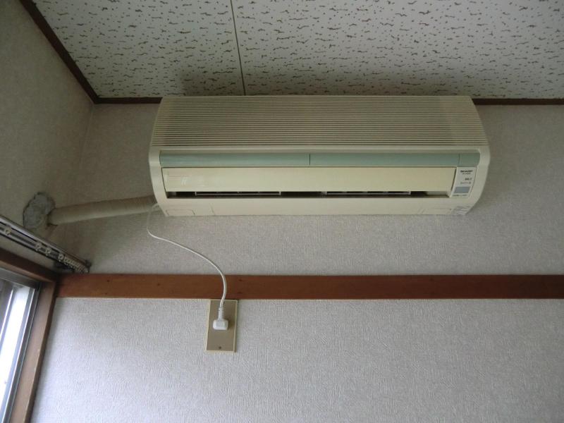 Other Equipment. Air conditioning 1 groups standard equipment