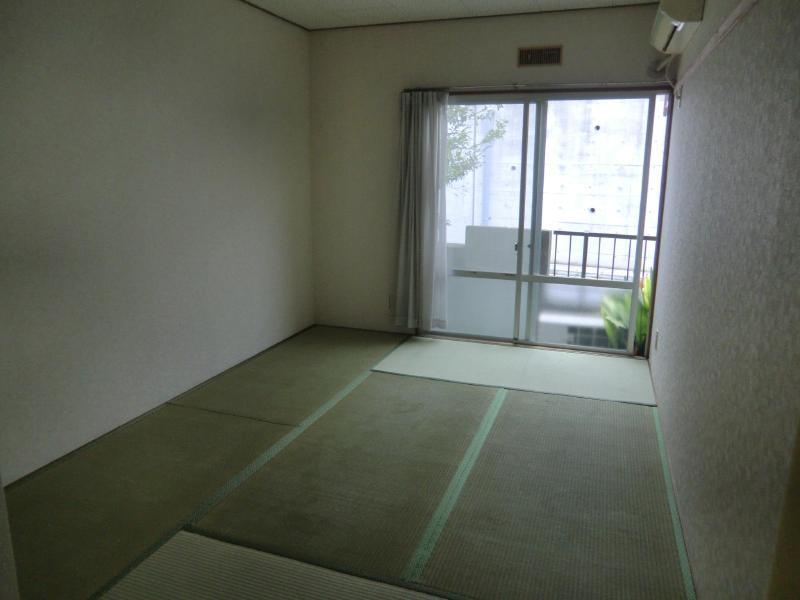 Other room space. Day is a good corner room on the first floor