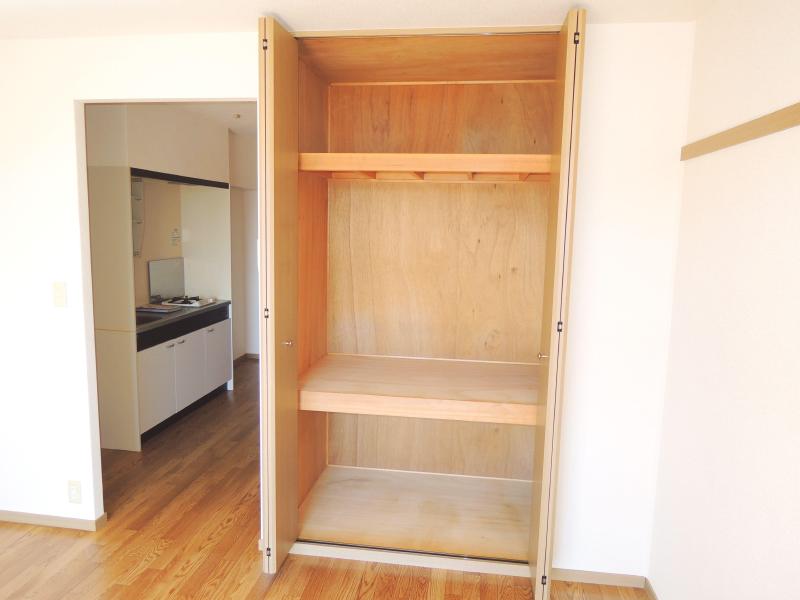 Receipt. There until the ceiling is a large storage.