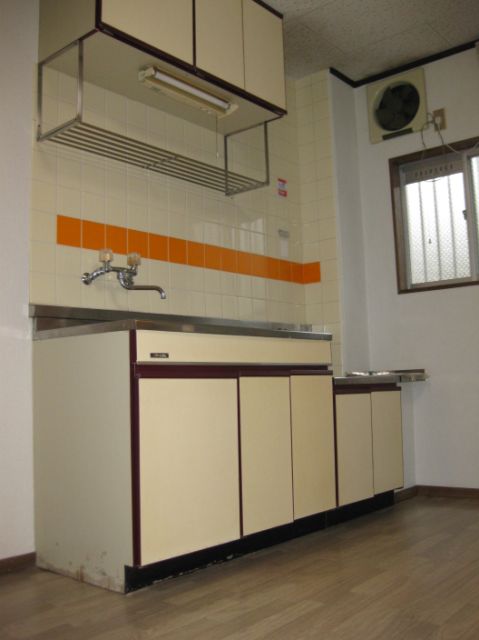 Kitchen. Gas stove can be installed