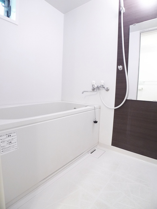 Bath. ☆ Able If brokerage commissions 0.525-month ☆