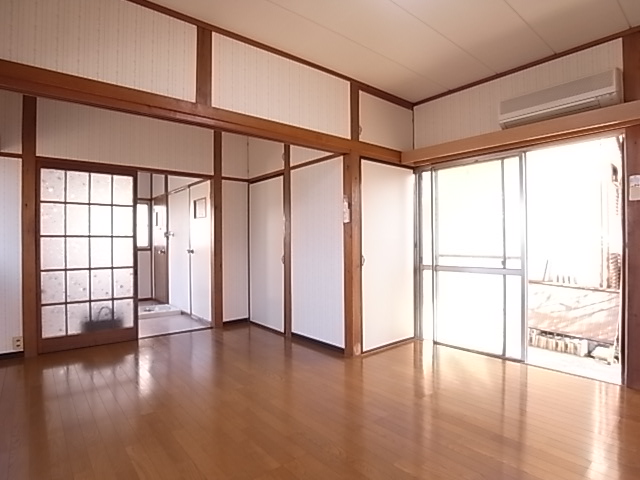 Other room space. It is many bright room lighting surface.