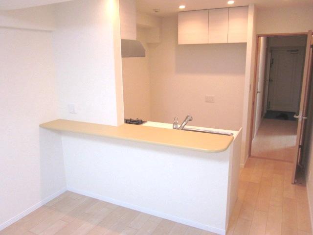 Kitchen. Open counter