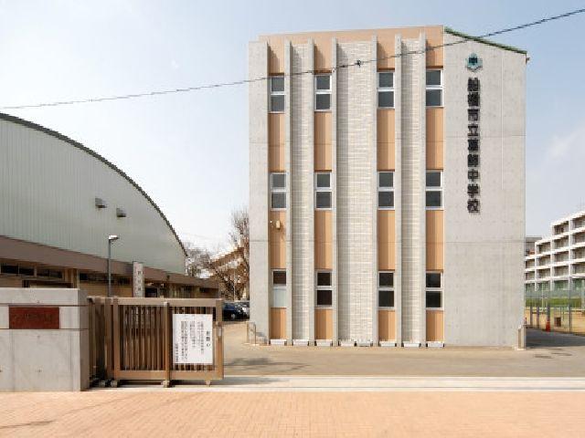 Junior high school. 1447m to Funabashi Municipal Katsushika junior high school