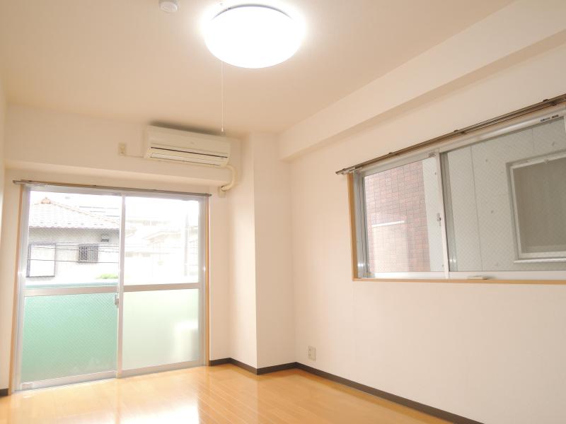 Living and room. Day is also good