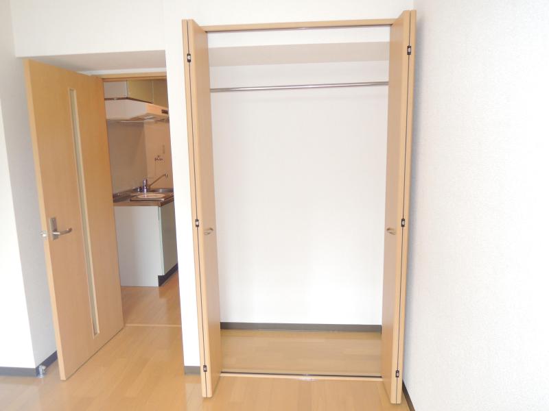 Receipt. Also equipped with storage