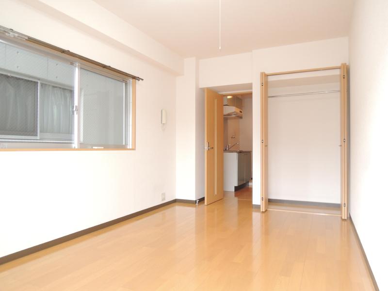 Living and room. It is a spacious room