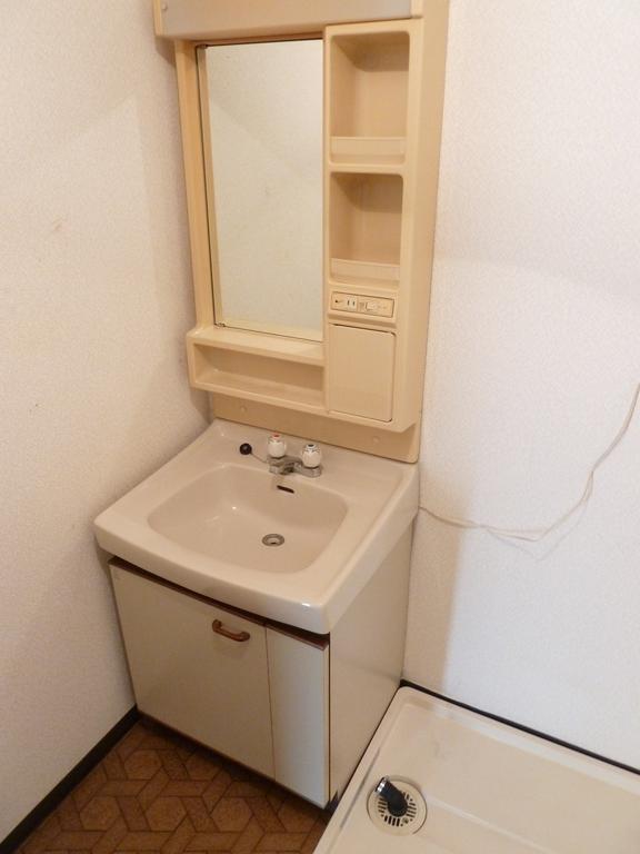 Washroom. Independent wash basin that morning of Dressing can also be firm